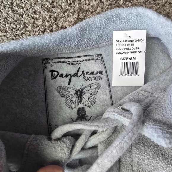 NWT REVOLVE Daydream Nation “Friday I'm in Love” Pullover Rain Cloud Grey Small - Picture 7 of 10